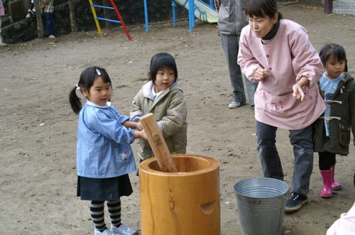 餅つきに挑戦