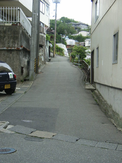 陣山への坂