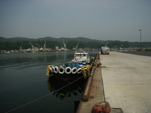 海のタンクローリー＆陸のタンクローリー